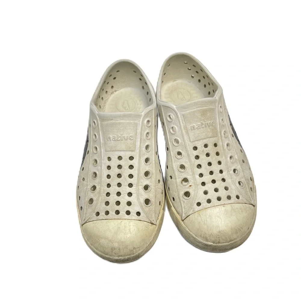 Native boys c10 black white swim vacation flat shoes casual fun spring summer